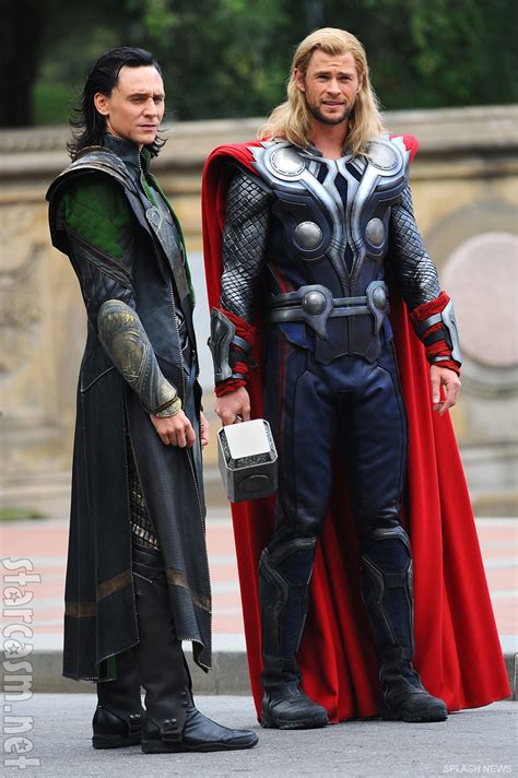 PHOTO Thor hangs out with Loki on the set of The Avengers in Central Park