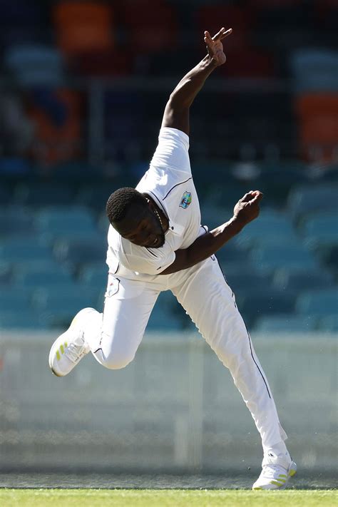 Kemar Roach lets fly | ESPNcricinfo.com