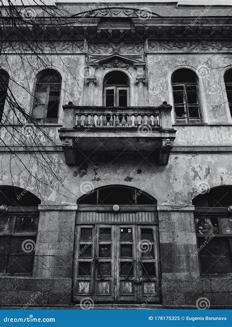 Old Architectural Building, Historical Architecture, Black and White ...