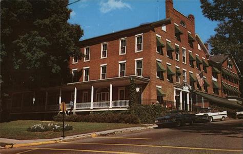 Middlebury Inn, Vermont's Finest Colonial Inn Frank L. Forward Postcard