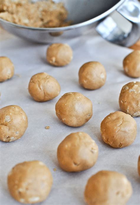 Crispy Chocolate Peanut Butter Cookie Dough Truffles