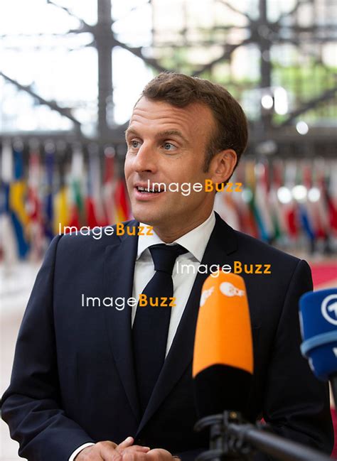 Emmanuel Macron arrive au Sommet Européen | ImageBuzz