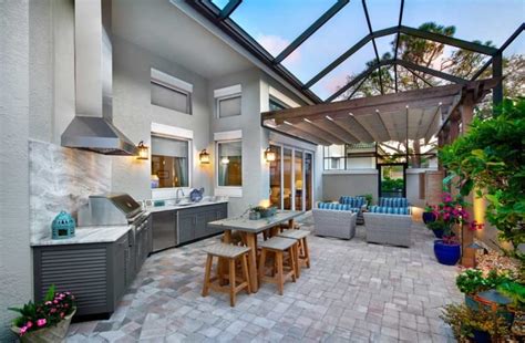 8 Outdoor Kitchen Design Trends For Southwest Florida Home