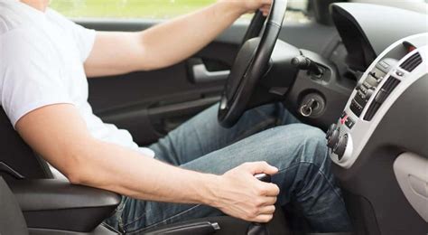 5 Easy Steps to Drive a Manual Car - Smart Motorist