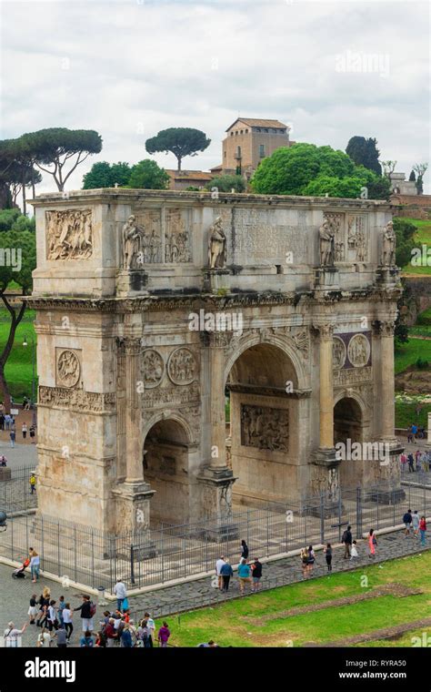 Arch of Titus near Roman Forum Stock Photo - Alamy