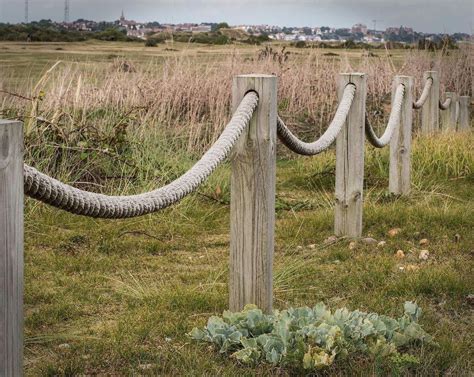 20 Simple Farmhouse Garden Fences for Winter to Spring - decoarchi.com ...