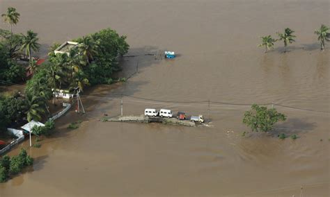 Kerala floods: In India, rescue efforts continue as 800,000 people ...