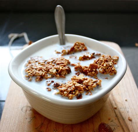 maple almond granola