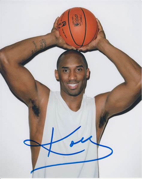 AACS Autographs: Kobe Bryant Autographed Glossy 8x10 Photo