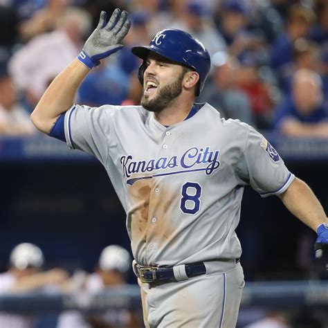 Mike Moustakas Re-Signs with Royals on 1-Year Contract with Option | News, Scores, Highlights ...