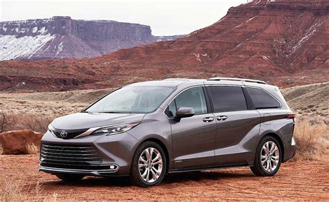 Toyota aims for minivan magic with Sienna makeover | Automotive News