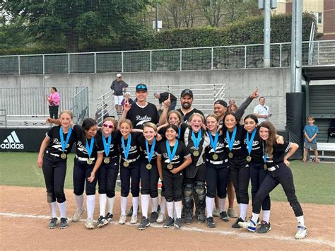 Renton 12U girls softball team goes 18-0, takes home District 7 title | Renton Reporter