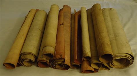 Scribal traditions of "ancient" Hebrew scrolls