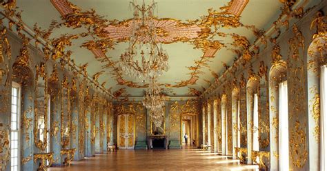 Salón con decoración Rococó del palacio de Charlottenburg – Berlin ...