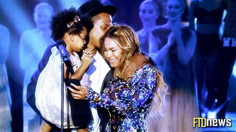 Beyonce Performance With Blue Ivy at MTV VMA 2014 - FTD - LIB Magazine