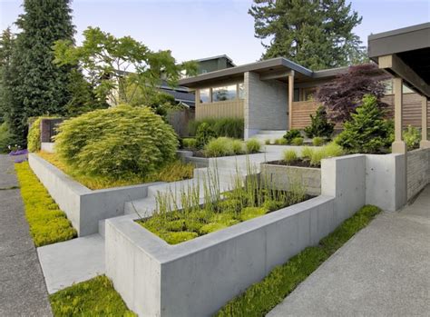 Garden Walls: Strength and Style Define Concrete Garden Walls