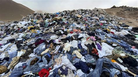 Fast-fashion discards pollute world's driest desert