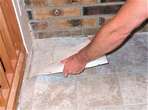 How to Remove Vinyl Flooring