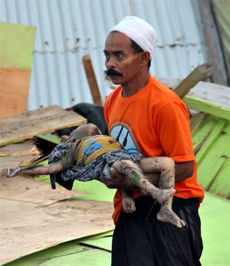 At least 832 die after quake, tsunami hits Indonesia’s Sulawesi island | Al Arabiya English