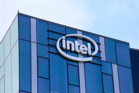 Intel releases new AI chip to compete with rivals