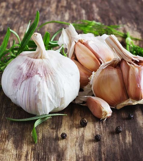 31 Benefits Of Garlic For Health, Skin, & Hair + How To Use It