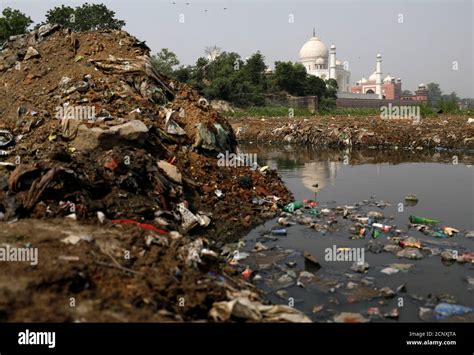 Yamuna river agra pollution hi-res stock photography and images - Alamy