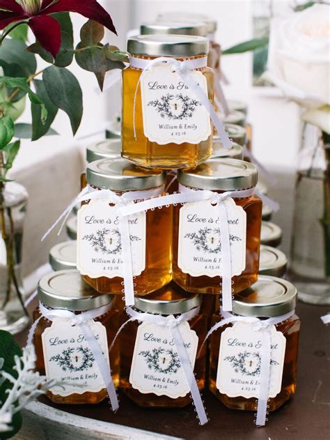 17 Edible Wedding Favors Your Guests Will Love