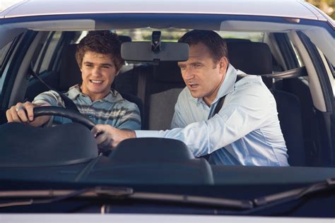 Driver Instructor Provides Things That Beginners Should Do When Driving