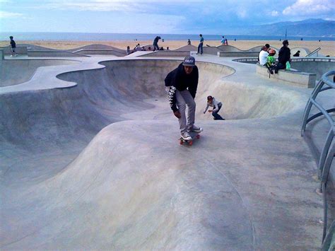 Famous Venice Beach Skate Park in Los Angeles | Venice beach, Skate ...