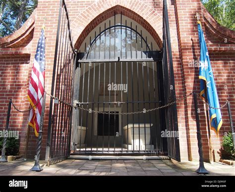 Tomb of george washington mount vernon hi-res stock photography and ...