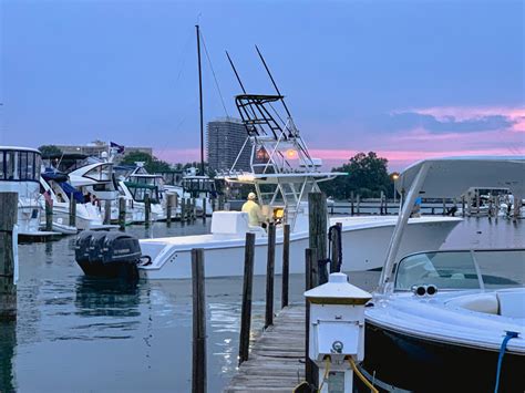 Sunset at the Detroit Yacht Club : r/Detroit