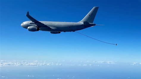 RAF Voyager carries out air-to-air refuelling with French A400M for the first time