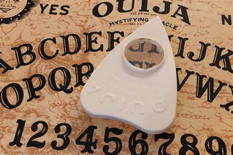 21 Ouija Board Rules Everyone Needs To Know Before They Start Playing | Thought Catalog