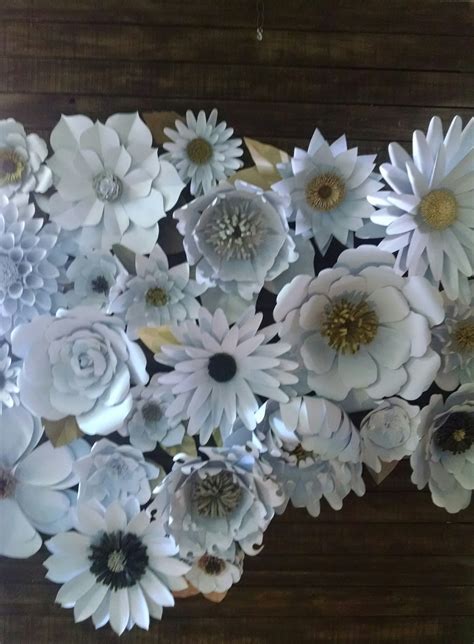 Giant Paper flower backdrop | Giant paper flower backdrop, Paper flower wall, Paper flower backdrop