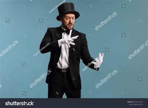 34,499 Magicians performing Images, Stock Photos & Vectors | Shutterstock