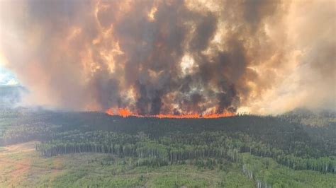 Pilot dead after helicopter fighting wildfire crashes in northwestern Alberta | CBC News