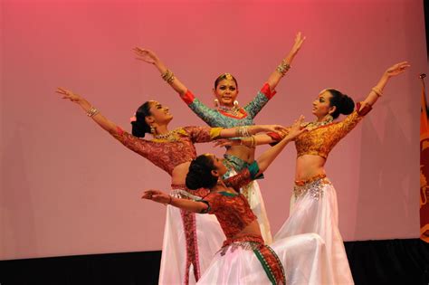 Traditional Dancing in Sri lanka - The Rockin Island