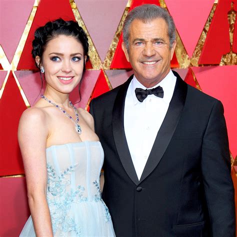 Mel Gibson’s Girlfriend, Rosalind Ross, Stuns Postbaby at Oscars 2017