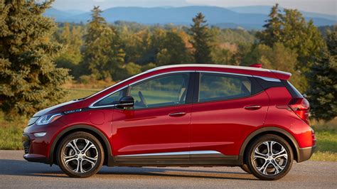 2019 Chevrolet Bolt EV and 2019 Chevrolet Volt PHEV Review