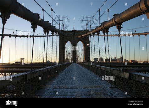 Brooklyn bridge Sunrise Stock Photo - Alamy