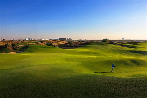 Yas Links, find the best golf trip in Abu Dhabi