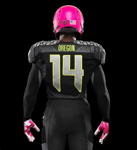 Oregon Ducks to wear pink helmets