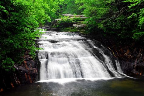 6 Easy-Access Waterfalls In Alabama Perfect For Summer