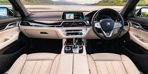 BMW 7 Series Interior & Infotainment | carwow