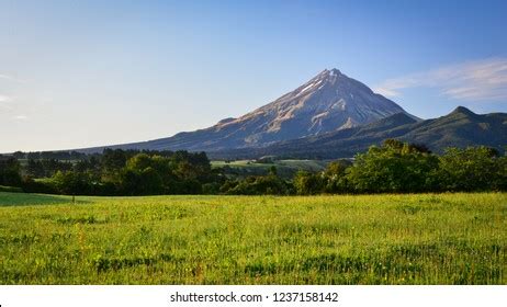 Mount Taranaki Sunrise New Plymouth New Stock Photo 1237158142 ...