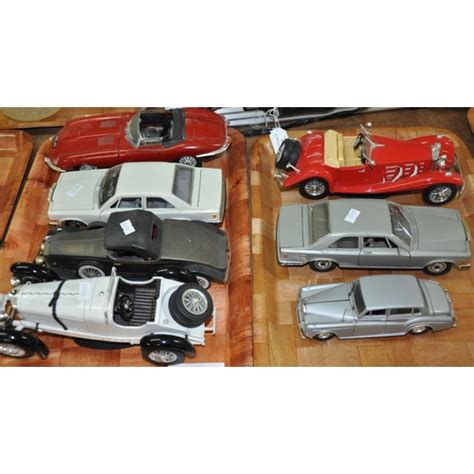 Collection of mainly Burago diecast model vehicles, vintage cars etc.. (B.P. 21% + VAT)