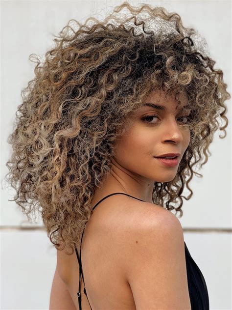 The 10 Best Diffusers for Curly Hair, According to Stylists | Who What Wear