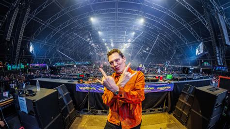 Tiësto Announced as First-Ever In-Game Super Bowl DJ - EDM.com - The ...