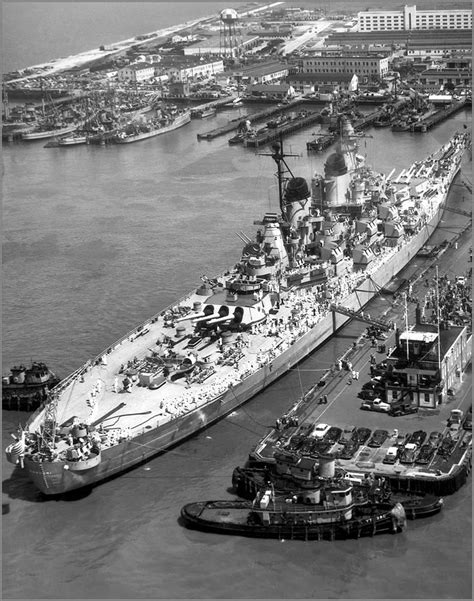 Birdseye view of the battleship USS Missouri in Norfolk, 1951 | Uss missouri, Battleship, Us ...