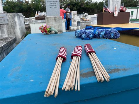 Photo Focus: Changing of the Veterans Cemetery Flags a Memorial Day ...